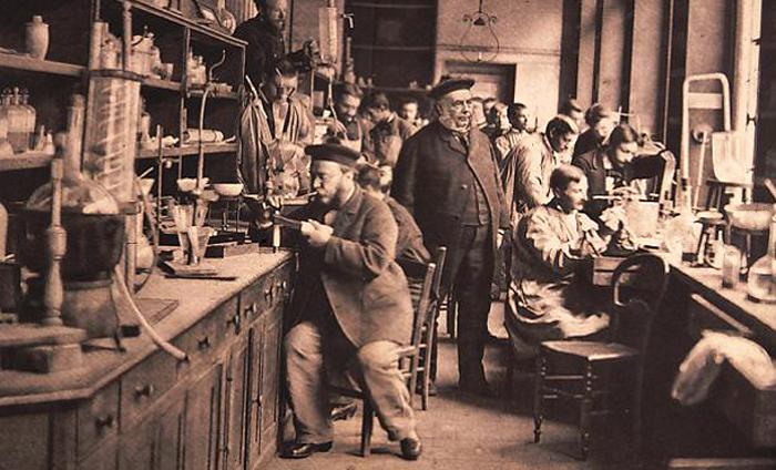 Le laboratoire au temps de Frémy (1814-1894)